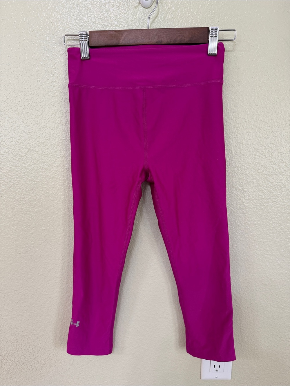 Under Armour Magenta Capri Leggings